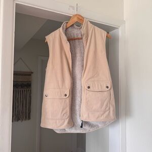 Cozy Sleeveless Sherpa-Lined Vest in Light Beige
